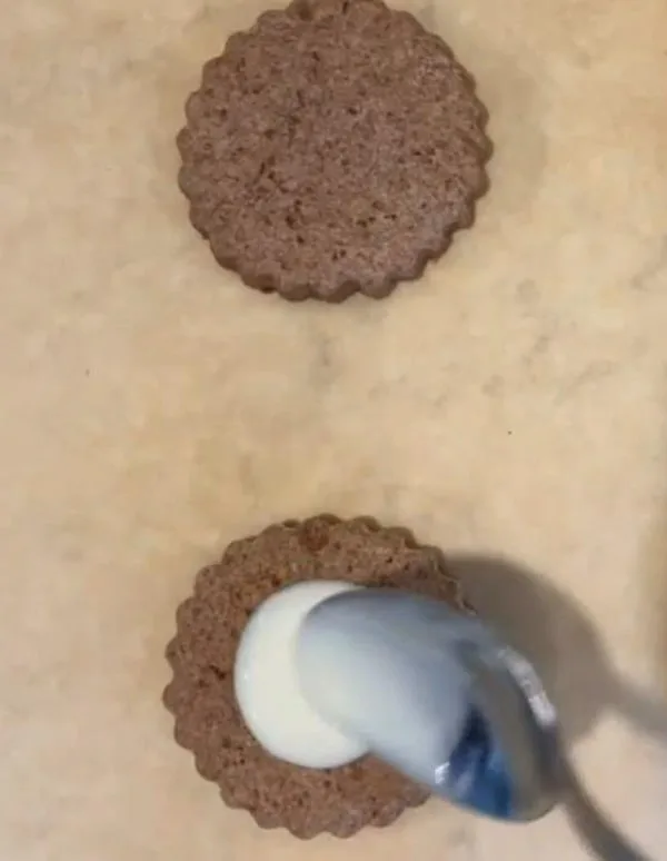 Swirl Icing on Chocolate Orange Cookies