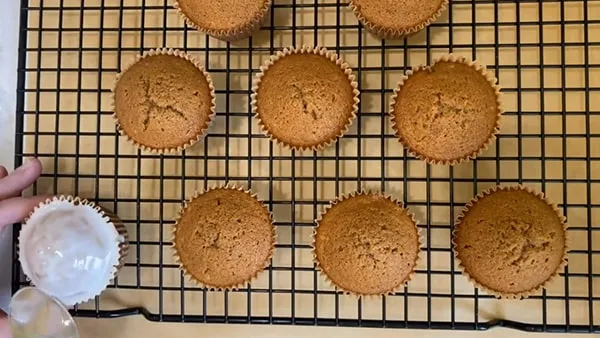 Coffee Cupcakes with Instant Coffee Dip Cupcakes in the White Icing