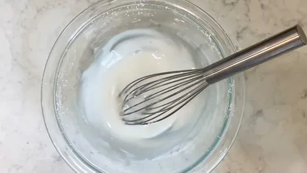 Coffee Cupcakes with Instant Coffee Make the White Icing