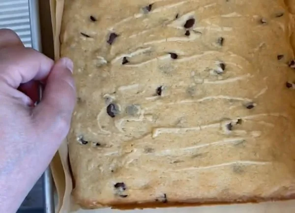 Lift Chocolate Chip Blondies Out of 8 x 8 Pan