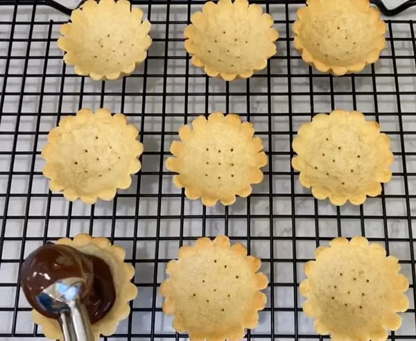 Mini Chocolate Tarts Add Chocolate Filling to Mini Tart Shells