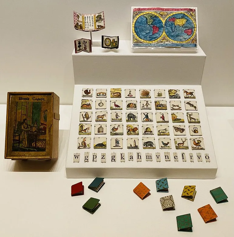 New York Public Library Treasures Doll's Casket Tiny Picture Books