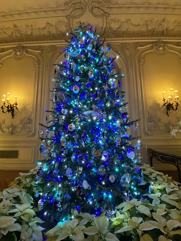 newport-mansions-at-christmas-the-elms-ballroom-tree