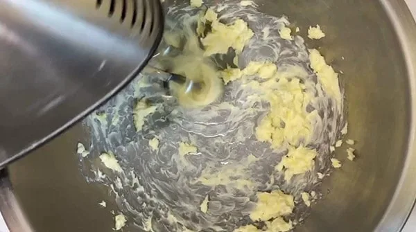 Raspberry Buttermilk Cake Blend Butter Until Creamy