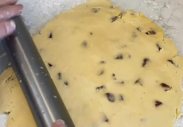 strawberry-lemon-shortbread-cookies-roll-dough