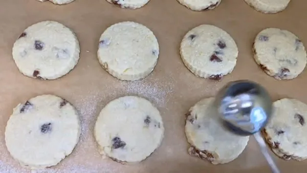 strawberry-lemon-shortbread-cookies-sprinkle-sugar-on-tops